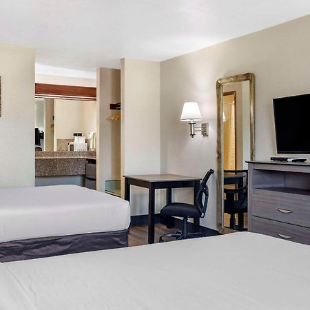 Econo Lodge Portland Airport Екстер'єр фото