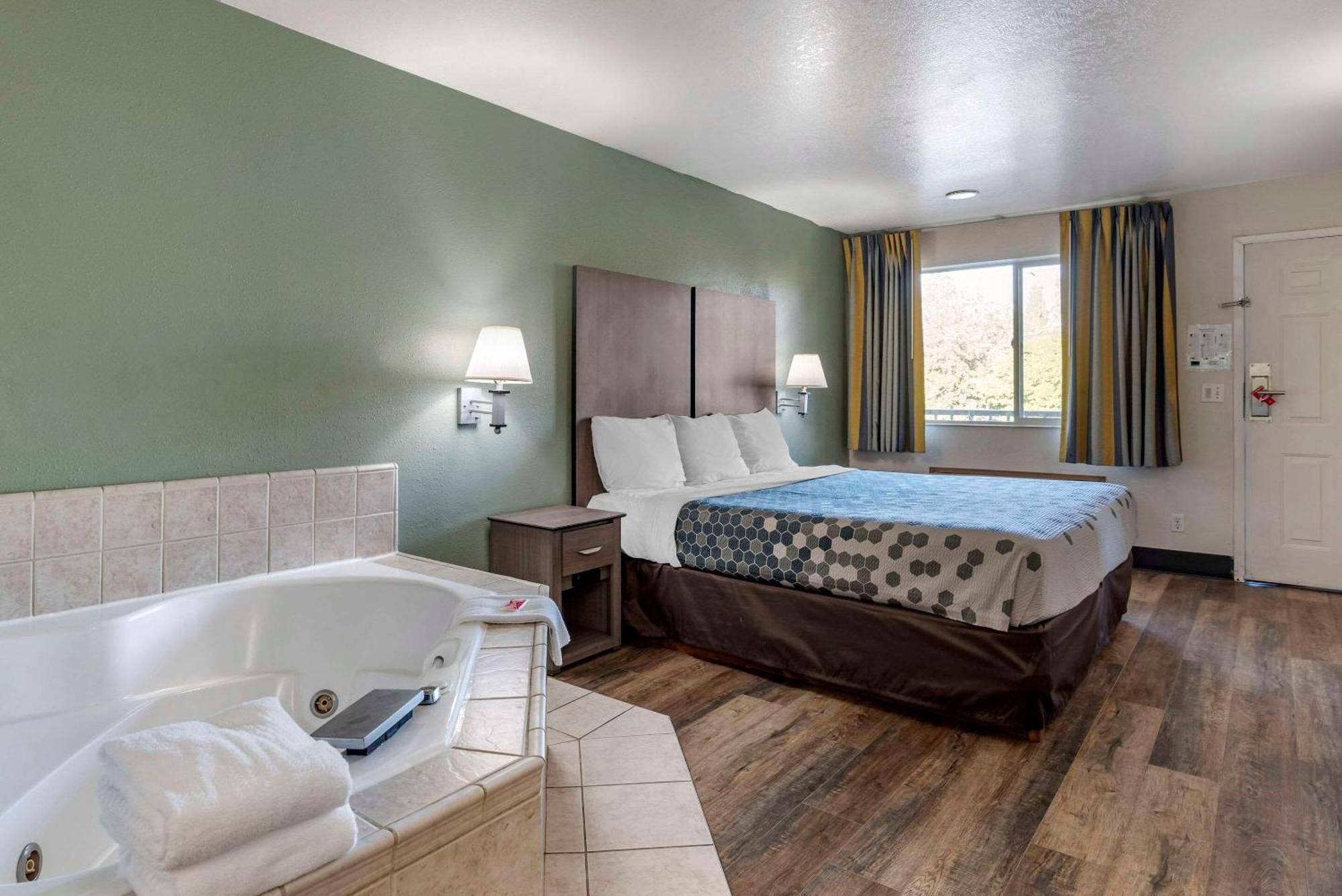 Econo Lodge Portland Airport Екстер'єр фото