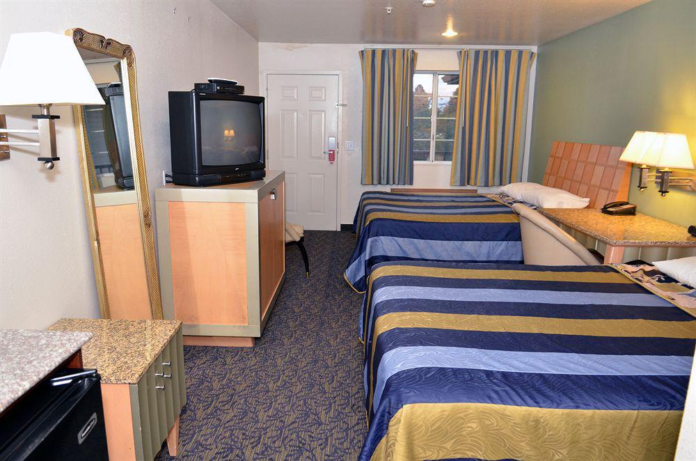 Econo Lodge Portland Airport Екстер'єр фото